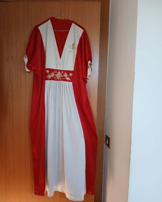 Abito lungo con maniche corte