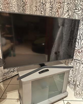 Smart TV Samsung 50" 4K UHD (Modello UE50RU7400U)