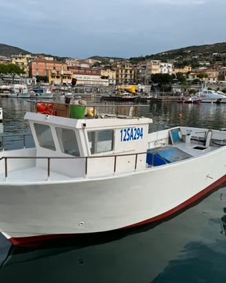 Barca con licenza di pesca
