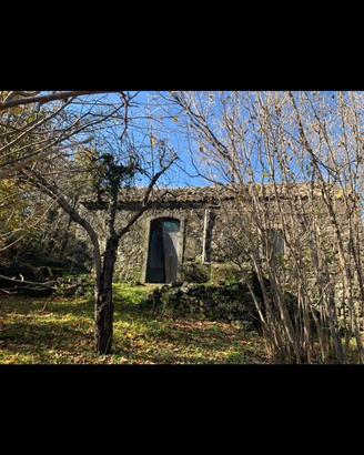 Rudere con terreno a sant' alfio