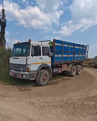 Camion ribaltabile Iveco 190-26 targa