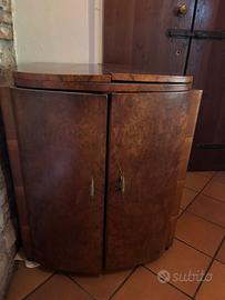 Mobile vintage con macchina per cucire