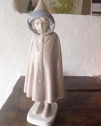 Bing grondahl ragazza con impermeabile n. 1705