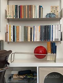 Ferma Libri Interior Design Stile Space Age Modern