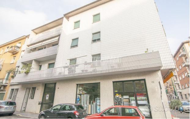 |GRAZIOSO 2 LOCALI IN ZONA CENTRALISSIMA|