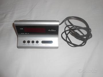 2 Radio sveglia a pile e a corrente