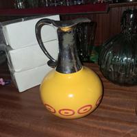 Brocca vintage anni ’70 in vetro smaltato giallo