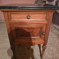 Vecchio comodino della nonna 