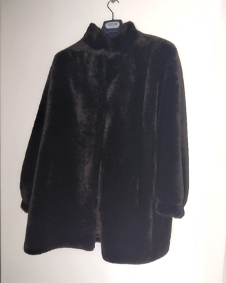 Elegante pelliccia vera nera di vitello da donna