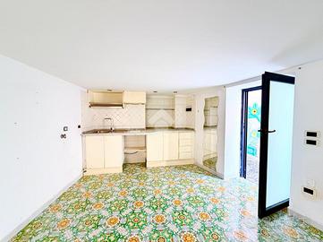 MONOLOCALE A VIETRI SUL MARE