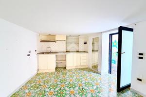 MONOLOCALE A VIETRI SUL MARE