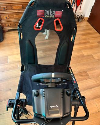 Postazione simulatore di guida Logitech