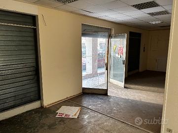 Via Fabio prestigioso locale 3luci 120mq e deposit