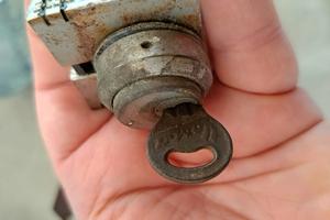 serratura bloccasterzo vespa faro basso 