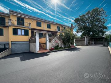 VILLA A SCHIERA A FISCIANO