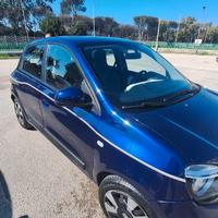 RENAUT TWINGO 1.0 CAMBIO AUTOMATICO CON GPS A LIBR