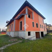 PORZIONE DI TRIFAMILIARE A SALE