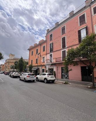 NEGOZIO A GENZANO DI ROMA