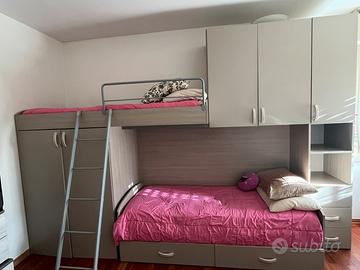 Cameretta con letto a castello