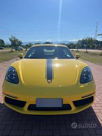 Porsche 718 Cayman