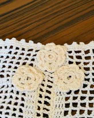 Runner Vintage Filet con roselline 3D applicate
