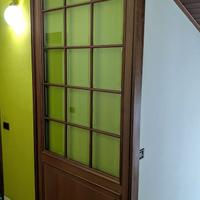 Porta scorrevole con vetrata