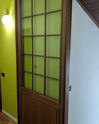 Porta scorrevole con vetrata