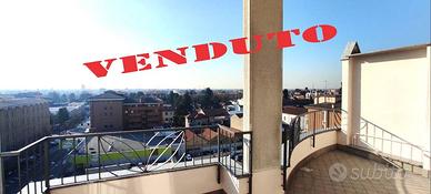 Attico / Mansarda di 176 m² con 4 locali a Seregno