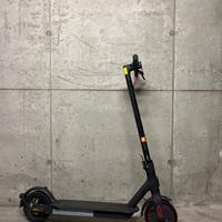 Monopattino elettrico 25kmh con ruote a nido d'ape