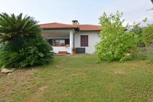 Villa di 244 m² con 4 locali e box auto doppio a V