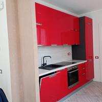 Cucina laccata rossa