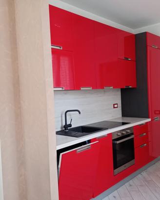 Cucina laccata rossa
