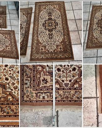 Vecchi tappeti vintage scendi letto