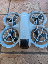 Dji Neo con kit batterie e caricabatterie.