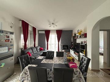 NOVARA 18KM:TRILOCALE RISTRUTTURATO CON CANTINA E