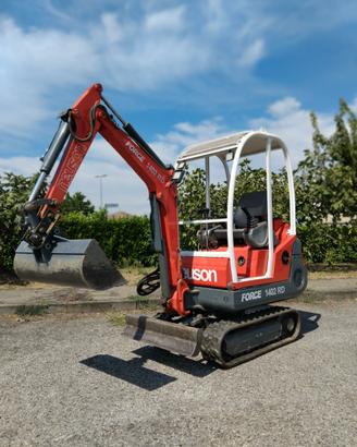 ESCAVATORE NEUSON 1402  anno 2000, 2400h. 