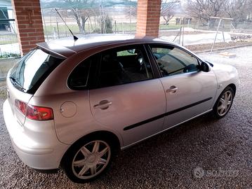 Seat Ibiza 4/5 porte colore grigio 