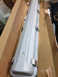 Plafoniere a tenuta stagna .