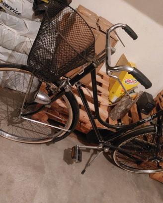 bicicletta con freni a stanghetta d'epoca 