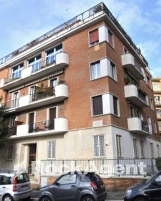 VIALE DELLE MEDAGLIE D'ORO APPARTAMENTO RISTRUTTUR