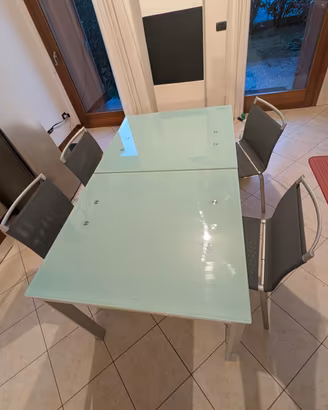 Tavolo di vetro