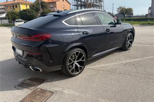 Splendida BMW X6 MSport interni ed esterni