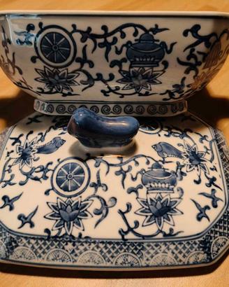 Burriera in ceramica decorata con coperchio