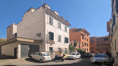 MONOLOCALE A ROMA