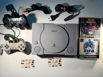 PlayStation 1 + 2 giochi + 2 joystick