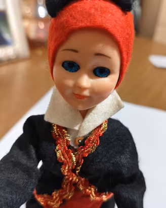 Bambola in costume tradizionale sardo tipo Lenci