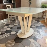 Tavolo metallo bianco e vetro temperato