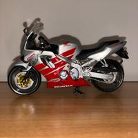 Modellino Honda CBR 600 1:12