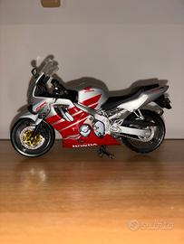 Modellino Honda CBR 600 1:12