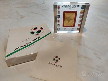 Francobollo oro "ITALIA 90"